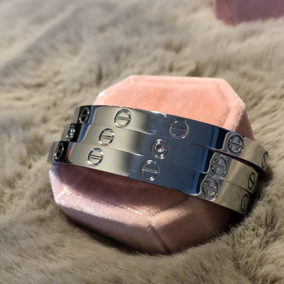 Jewelry - Set of 3 Love Bangles Bracelets